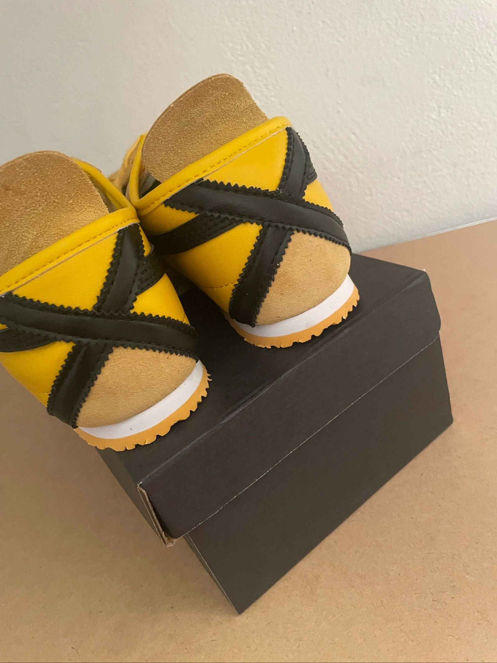 Onitsuka Tiger gele en zwarte schoenen maat 42 – photo 5